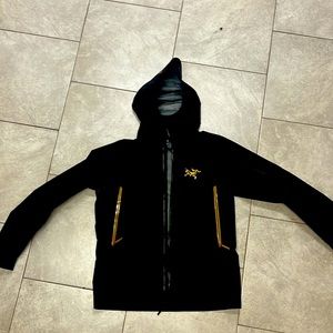Arc'teryx Sabre Jacket Limmited Edition Gold/Black